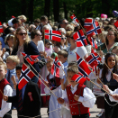 The Children's Parade in Oslo passes in front of the Royal Palace. Photo: Terje  Pedersen, NTB scanpix